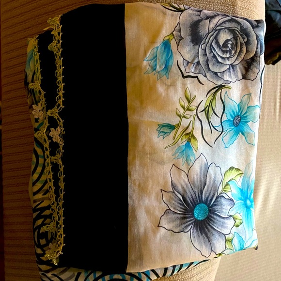 Beautiful scarf from Bulgaria - Picture 3 of 10